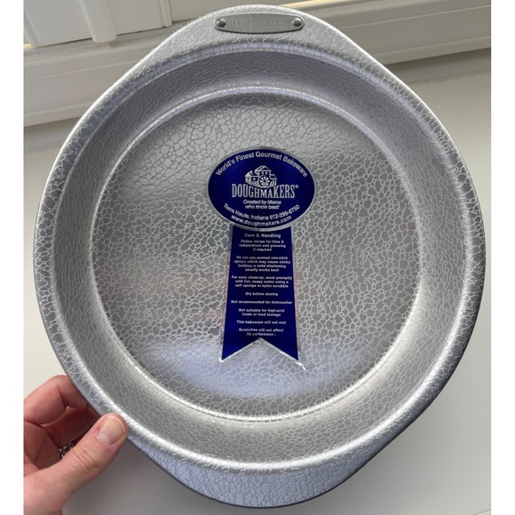 Doughmakers Round Cake Pan Textured‎ Nonstick Gourmet Bakeware USA Made - Picture 1 of 5